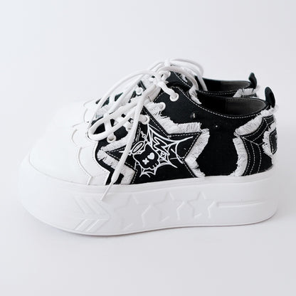 Schwarze Plateau-Sneaker mit Stern-Applikation