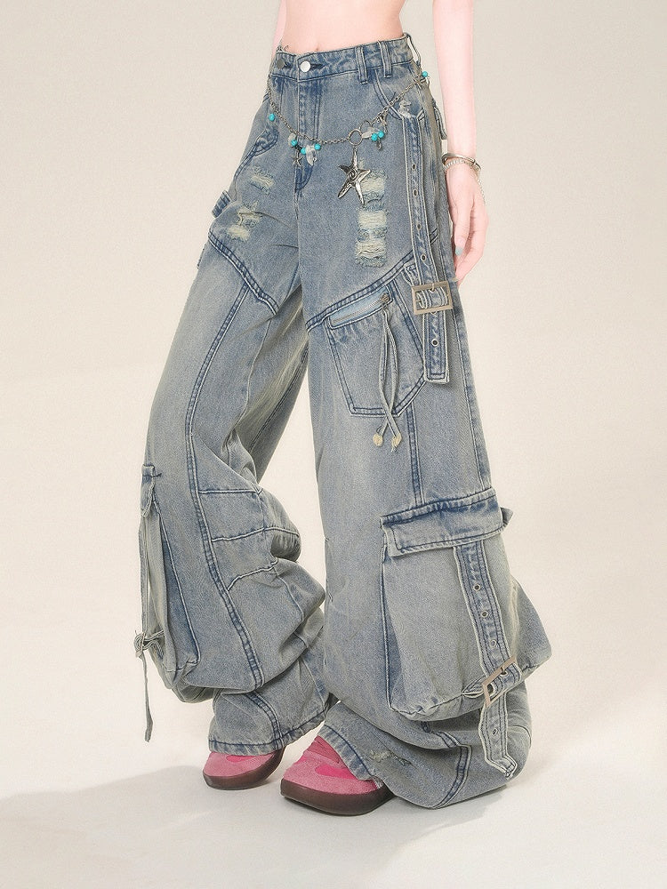 Weite Jeans mit Cargotaschen, blaue Distressed-Löcher, Schnallenriemen