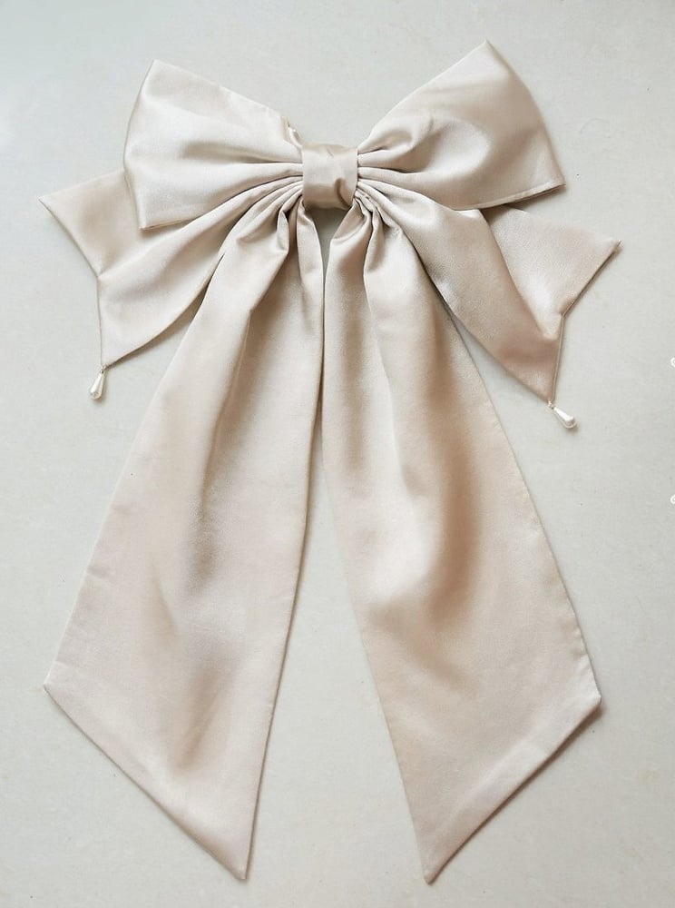 Train White/Red/Beige/Pink/Black Bead Bow with Accents