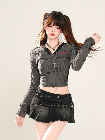 Glamouröses Crop-Top mit V-Ausschnitt und Löchern in Schwarz/Dunkelgrau