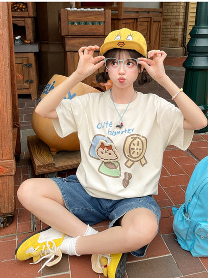 ハムスターのアップリケが可愛いゆったりベージュのラウンドネックTシャツ