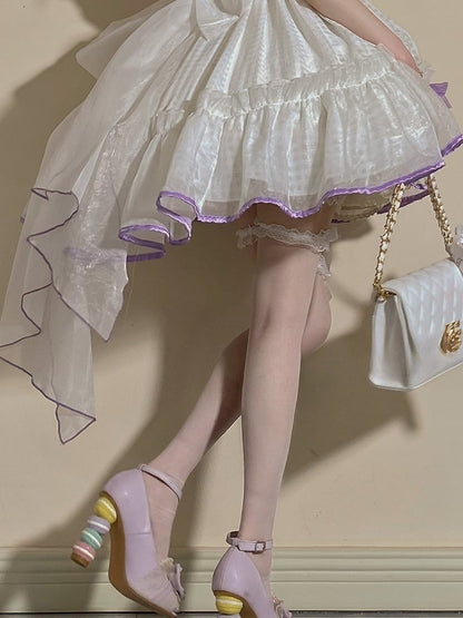 Weiß/Schwarze, halbtransparente Overknee-Strümpfe mit Rüschen, Spitzenbündchen und Schleife