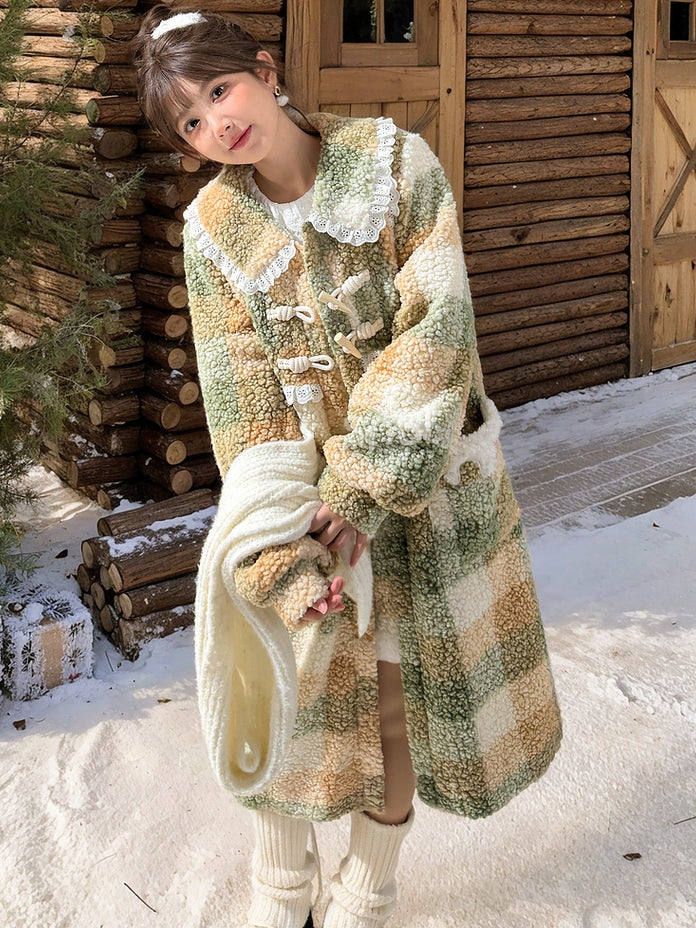 Grüner karierter Fleecemantel mit Polokragen und Spitzenbesatz