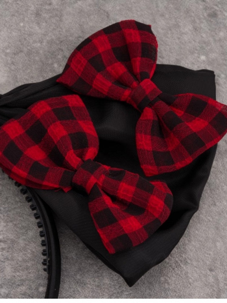 Schwarze KC-Schleife mit Herzdetails