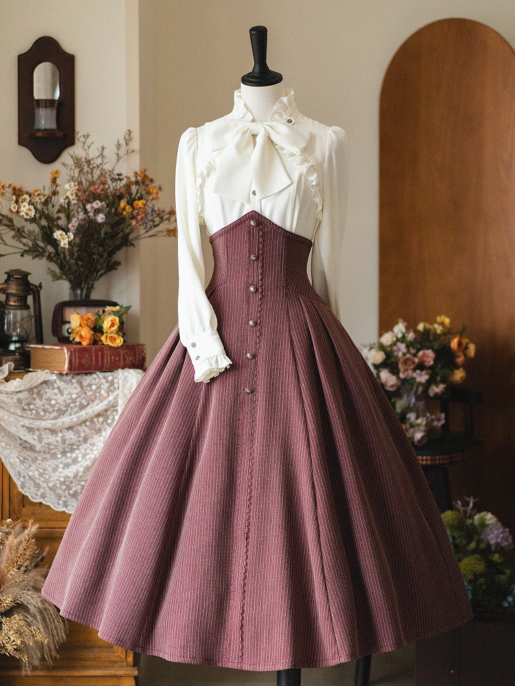 Elegantes Langarmhemd mit weißem Rüschenkragen und abnehmbarer Schleife/Jabot-Krawatte