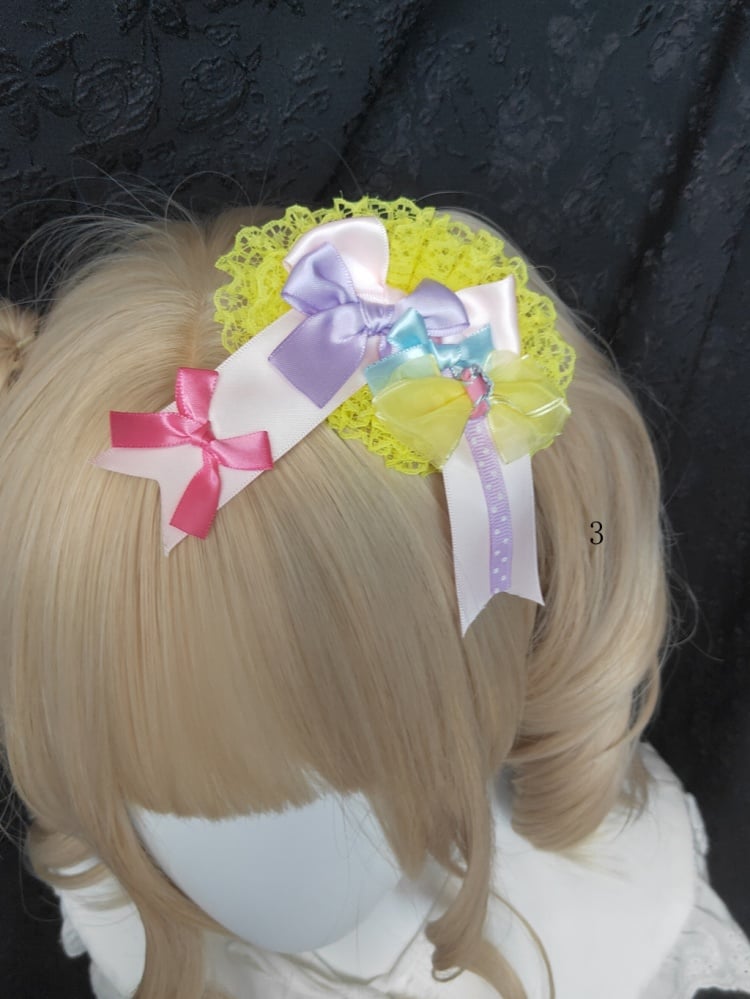 Bunte Haarspange mit Schleifendetail