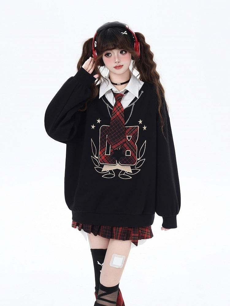 Schwarzes, adrettes, zweiteiliges, lockeres Sweatshirt mit rot karierter Krawatte