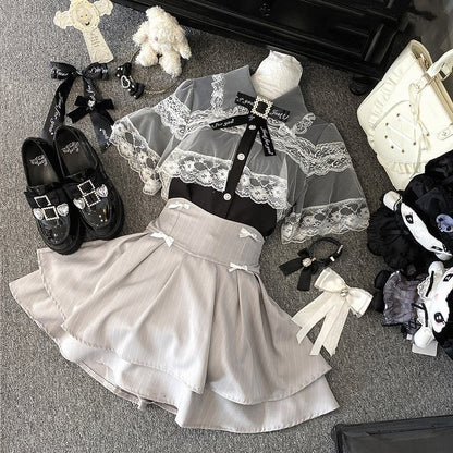 ジライケイ ブラック/ホワイト/ブラックホワイト レースケープデザイン 半袖ブラウス