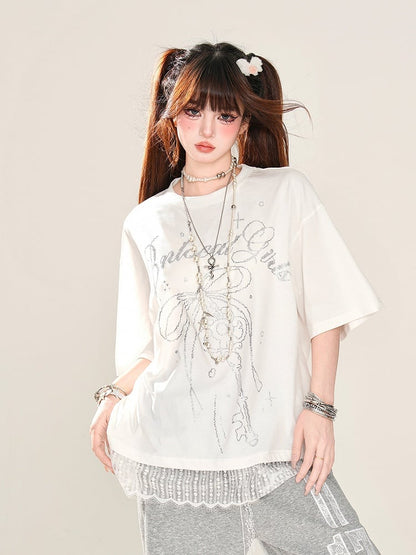 T-Shirt Loose Blau/Weiß Schlüssel- und Schleifendruck Spitzenbesatz