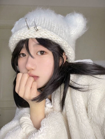 White Plush Knit Hat with Star Decoration - IVONA boutique