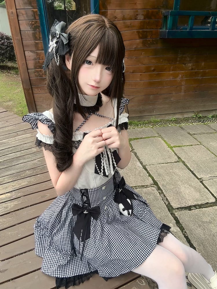 High-Waist Black Cutout Cross with Top Jirai / Plaid Kei Alt-Moe Halter Skirt Shoulder