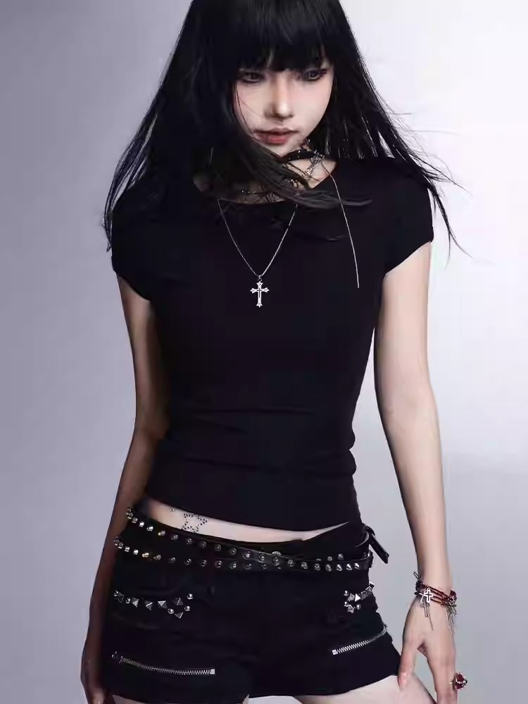 ディテール付きショートパンツ ブラック ローウエスト スタッズ グラマラスジッパー