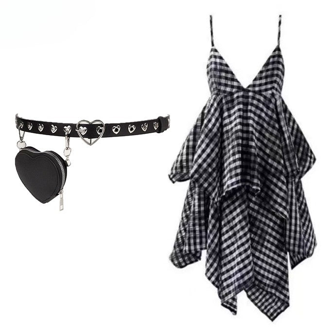 華やかなティアードクロストップ、チェック柄ディテール、ほろ苦いレッドスカート、ブラックタイセット、ドレスキャミソール