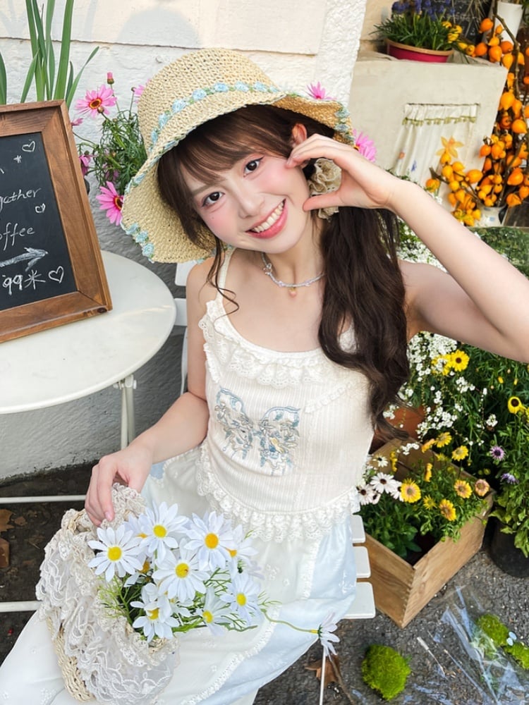 ホワイトバタフライ刺繍フリルレースヘムホリデーキャミソールトップ