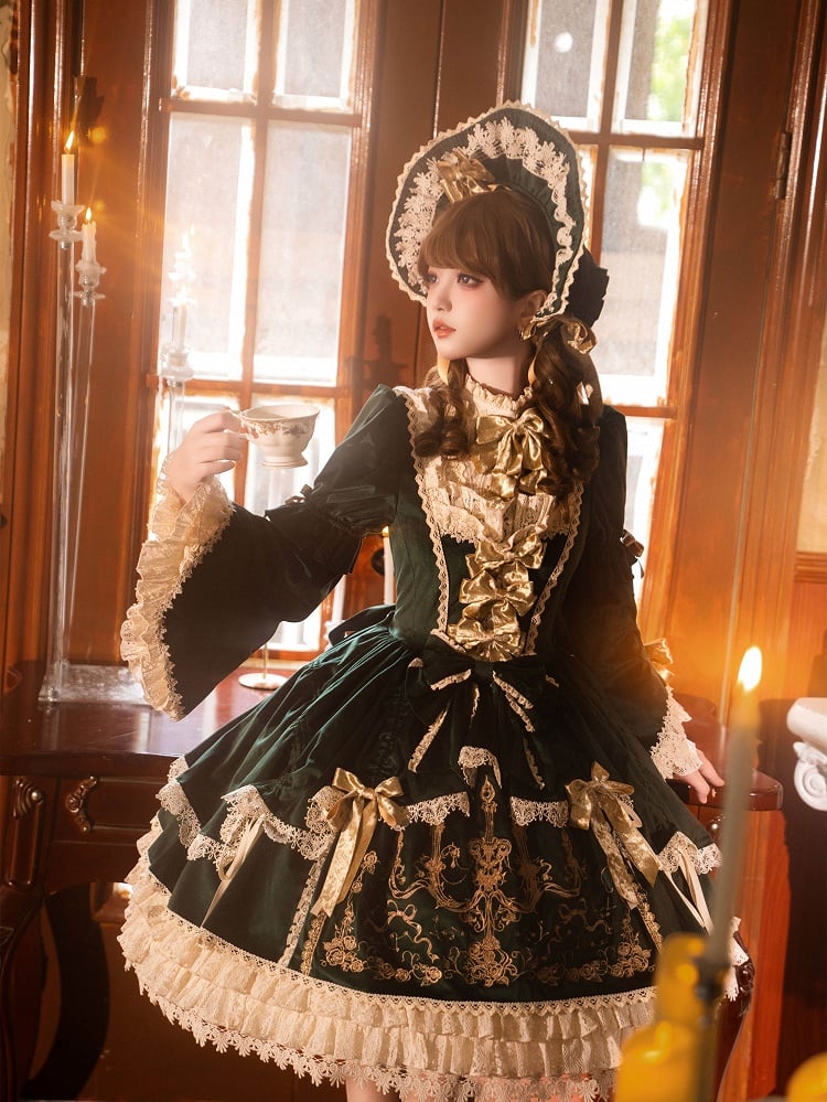 Kleid Kerzenständer Kerze und Stickerei Glockenärmel Samt Grün