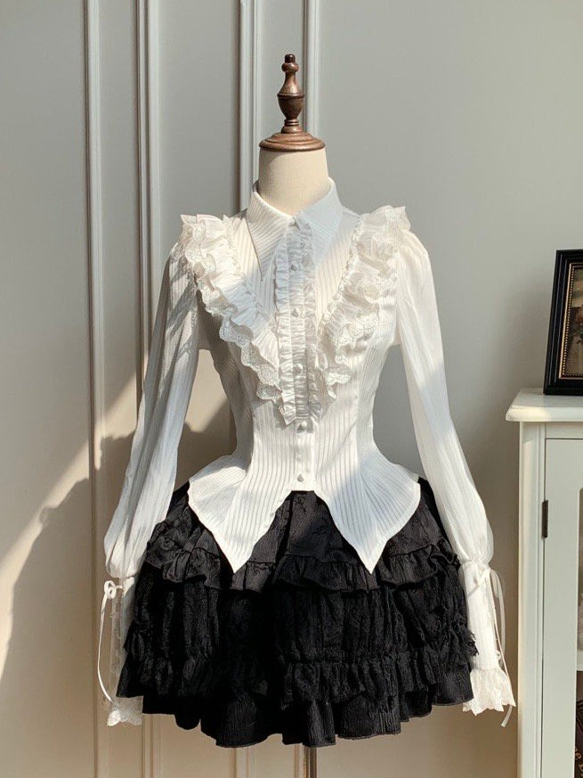 Umschlagbares Lolita-Hemd mit langen, spitzen Ärmeln und weißem Gothic-Kragen