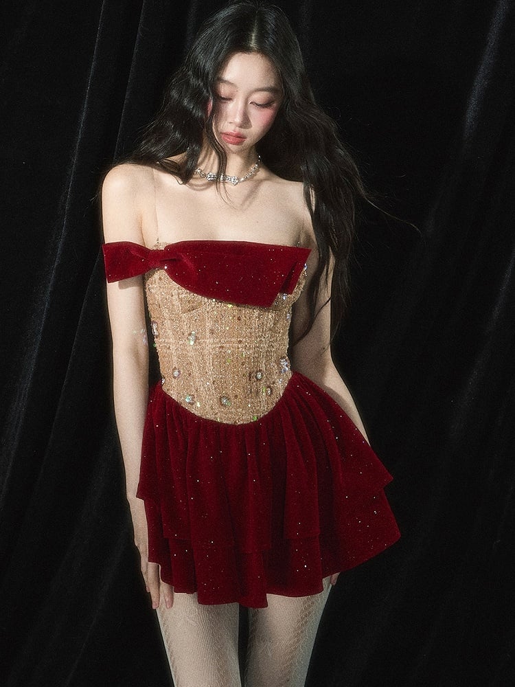 Weinrotes, strassverziertes Tweed-Patchwork-Mieder mit Stufenrock und trägerlosem Kleid