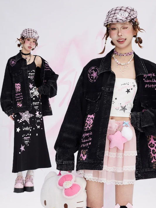 Jeansjacke mit verblasstem Waschung und schwarzen Buchstaben-Print und Leoparden-Patches