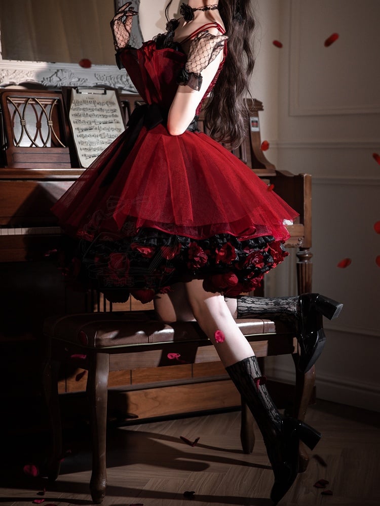 黒のドレス、ネックラインのパーティージャンパー、誕生日ストラップ、花柄の赤とロリータスカート、スパゲッティ