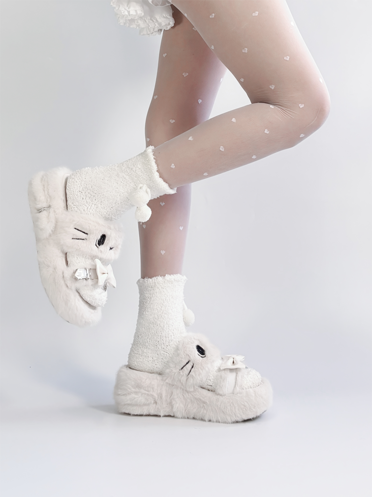 Plush Jirai Slippers: Kei White with Embroidery Platform Kitten