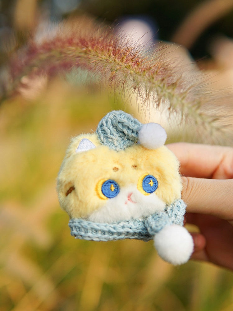 Süße Plüschbrosche in Kätzchenform