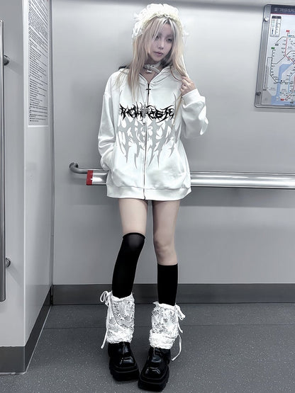 Weißer Kapuzenpullover mit Reißverschluss und Emo-Punk-Grafik