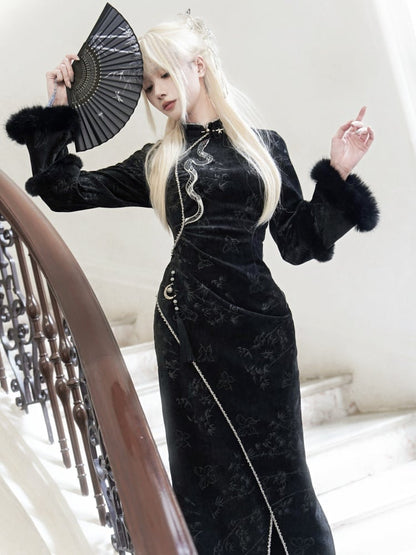 黒のプラッシュカフス、銀色の蛇の刺繍、蝶と竹の葉のチーパオ生地