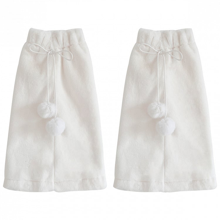ホワイトの心地よいプラッシュレッグウォーマー
