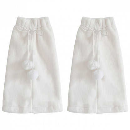 ホワイトの心地よいプラッシュレッグウォーマー