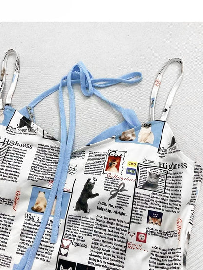 新聞プリントのキャミソールトップ（ブルー）グラマラス