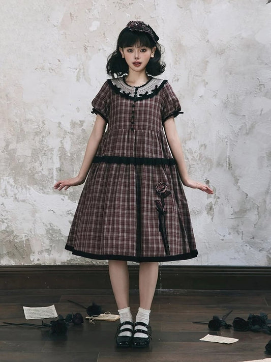 Schwarzes kariertes Kleid mit Rosenbesatz, rot, klassisch, elegant, Lolita mit Stickerei, kurz und Ärmel