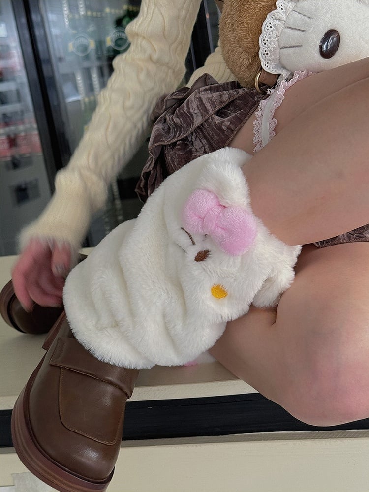 Weiße süße Kätzchen-Plüsch-Beinwärmer