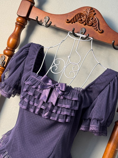 パープルのスクエアネックライン半袖ブラウス