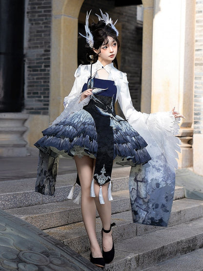 Lolita-Kleid mit Elster-Applikation, gestuftem Rock, Manschetten, weiten Ärmeln, kurzes Oberteil