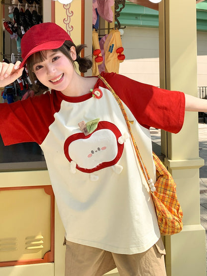 赤と白のカラーブロックデザインTシャツ アップル