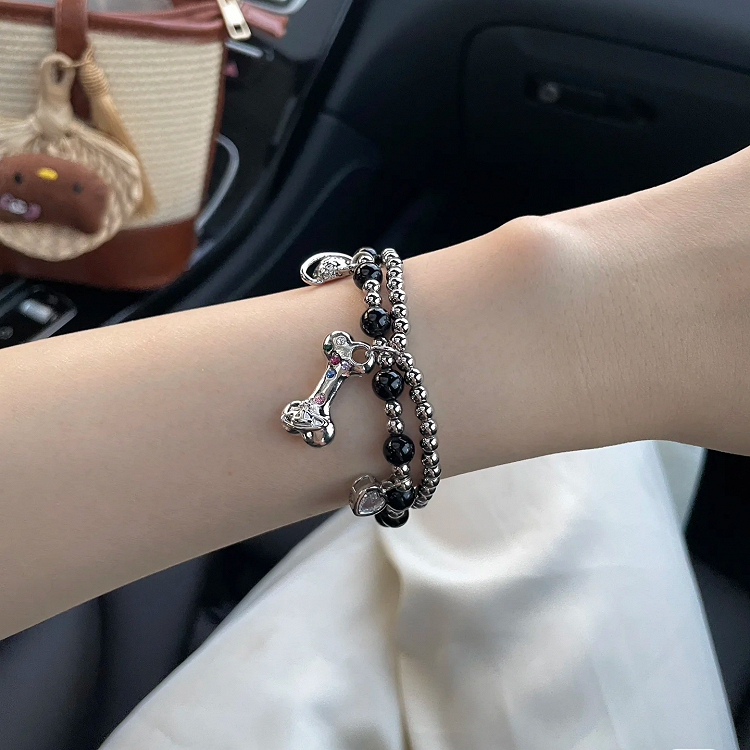 ホワイト/ブラック/レッド サトゥルナンド ボーンチャーム ビーズブレスレット