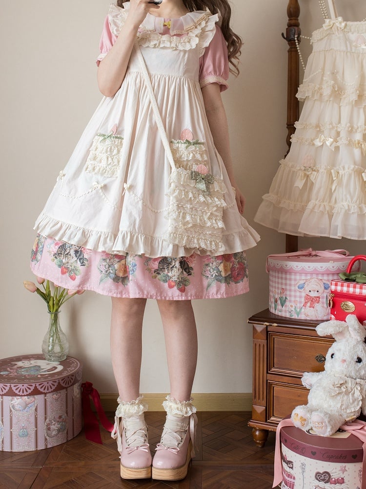 Beiges Baumwoll-Überkleid mit hoher Taille und Erdbeer-Applikation