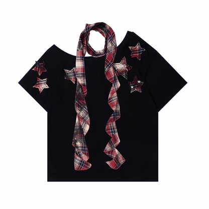レッドチェック柄スターアップリケ付きブラックアシンメトリーネックラインTシャツ