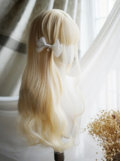 Hellblonde lange gewellte Perücke mit vollem Pony
