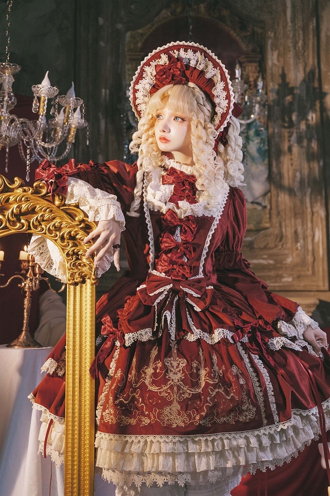 Rotes Kerzenkleid, Kerzenständer-Stickerei, Samtglocke und Ärmel