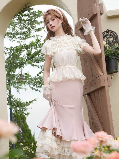 エレガントな3層のピンクの裾のマーメイドスリップドレスフリル