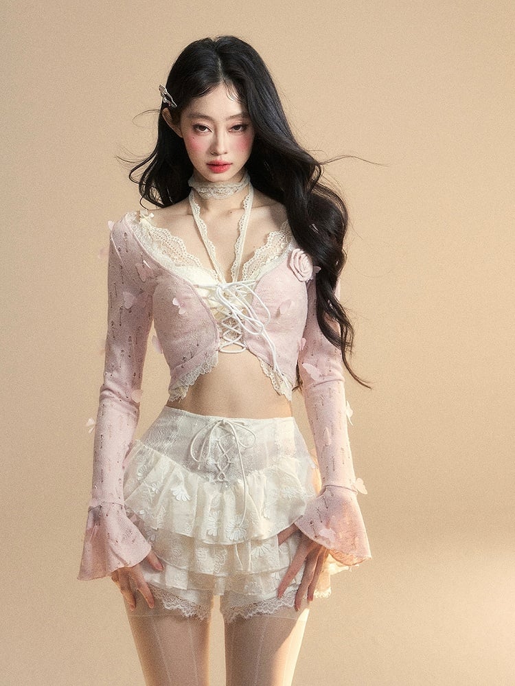 クロップド丈トップ、花柄、ピンクのベルスリーブ、バタフライ、華やか、トップに装飾レース付き