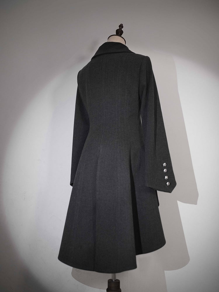 Dunkelgrauer Gothic Lolita Mantel mit flachem Kragen und hohem, niedrigem Saum