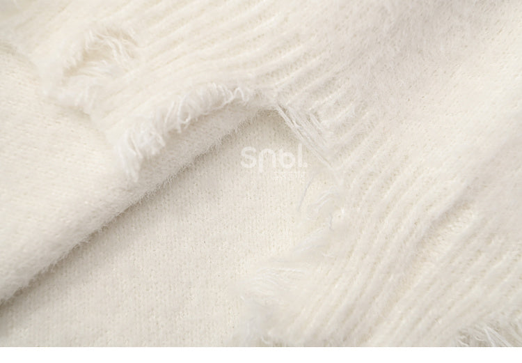 白い可愛いレッサーパンダのディストレストリムのルーズセーター