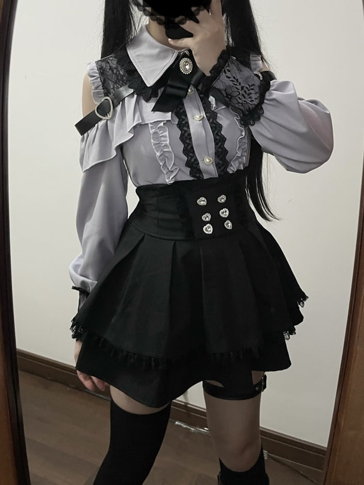 Staubblaues Jirai Kei-Top mit Herzausschnitt und Knopfverschluss und gratis Fliege