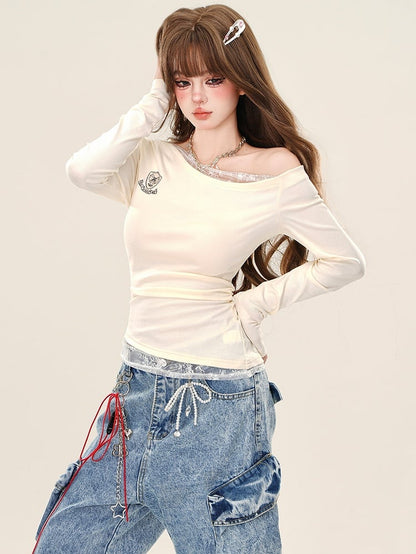 Aprikose/königsblaues, schmal geschnittenes Oberteil mit Spitzenakzenten und asymmetrischem Ausschnitt