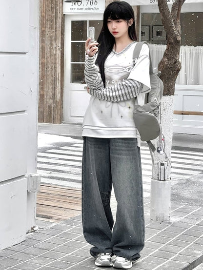 ホワイトフェイクツーピースVネックグラフィックTシャツ