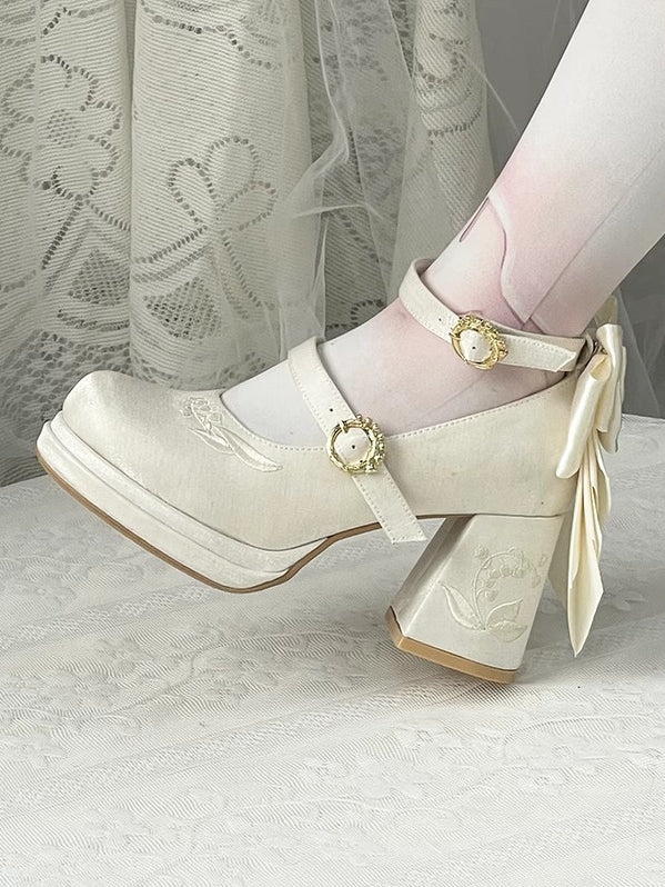 Mittlere Absätze der Mary Abnehmbare Weiße Lilienstickerei Satin Valley Bowknot Janes