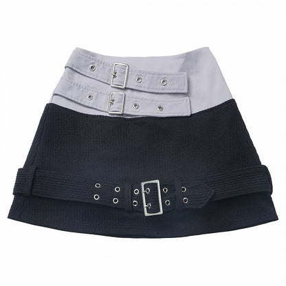 グレーのバックルニットカラーブロックストラップスカートブラックデザインと