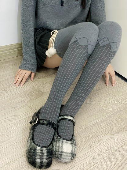 Milchweiß/Hellkaffee/Grau/Schwarz Plüsch Overknee Strümpfe mit Pompons